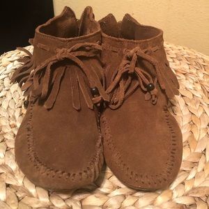 Minnetonka Moccasins Fringe Ankle Boots